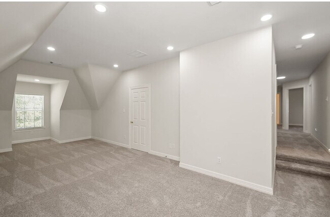 Building Photo - 4119 Pembrooke Way Dr