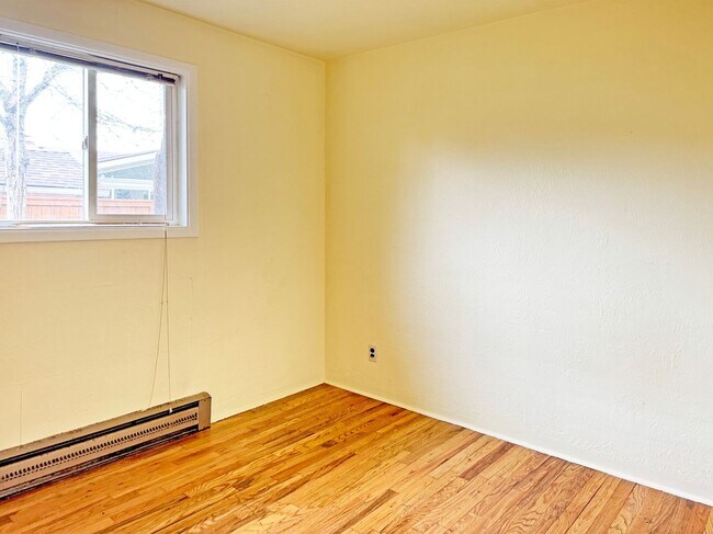 Building Photo - Perfectly Located 3 Bedroom Home