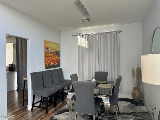 Building Photo - 8901 Kingswood Dr