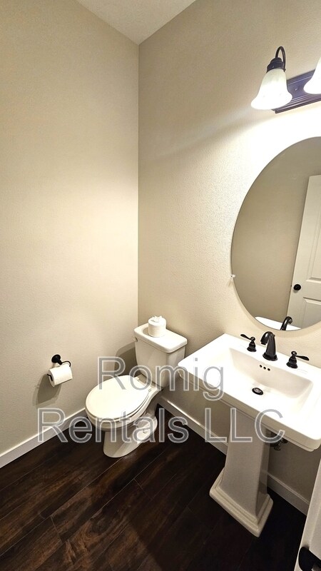 Building Photo - 1403 NE 71st Dr