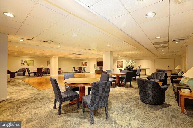 Building Photo - 7420 Westlake Terrace