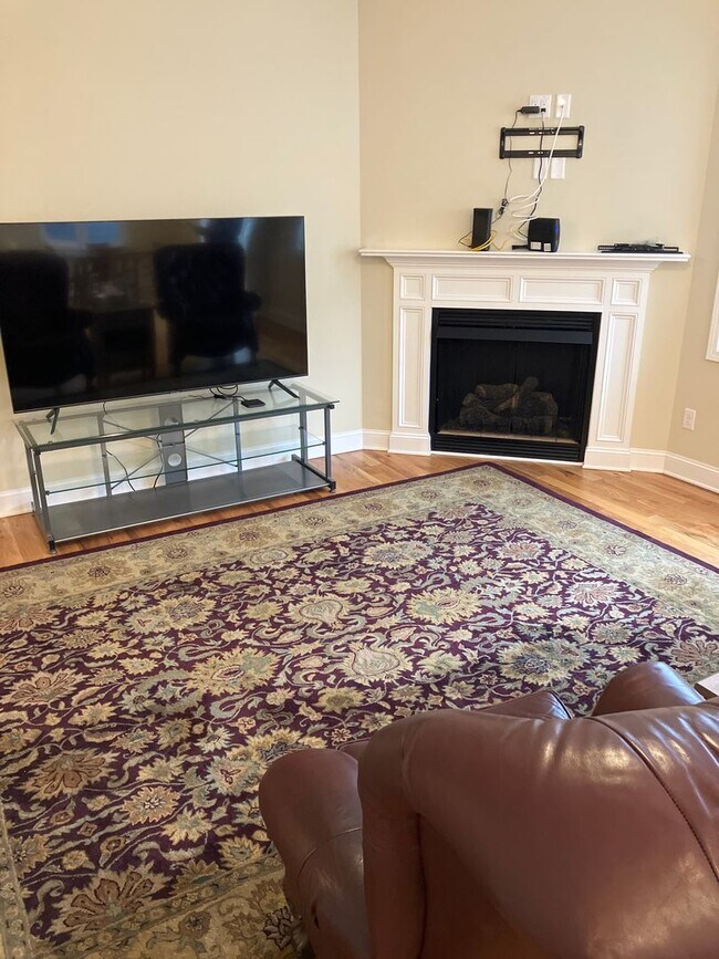 Building Photo - Special!! $500 off first month's rent! Gorgeous 3bd 3ba newer home in quiet neighborhood