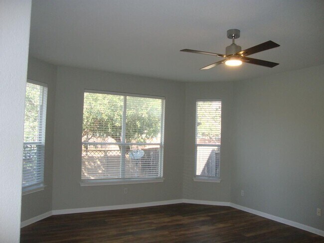 Building Photo - 914 Mesquite Hollow Pl