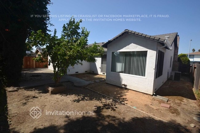 Building Photo - 519 Coot Ln