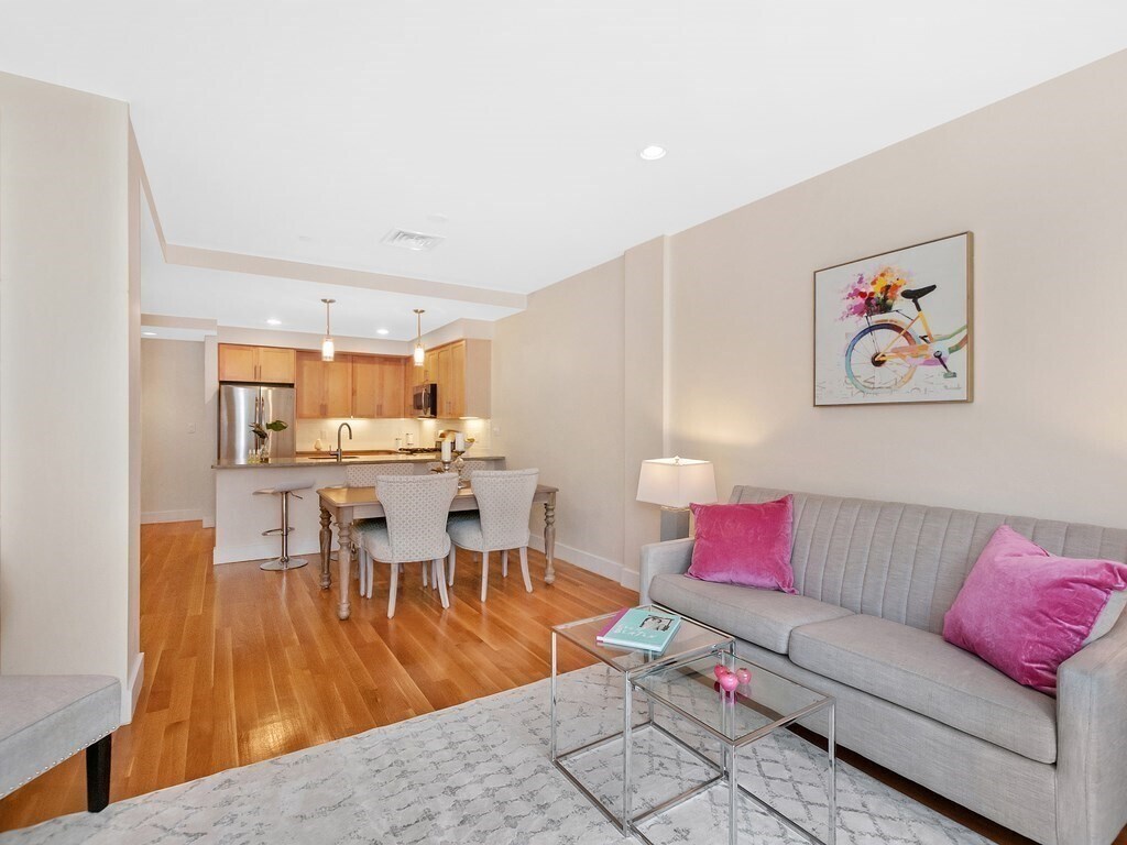 Building Photo - 321 Hammond Pond Pky