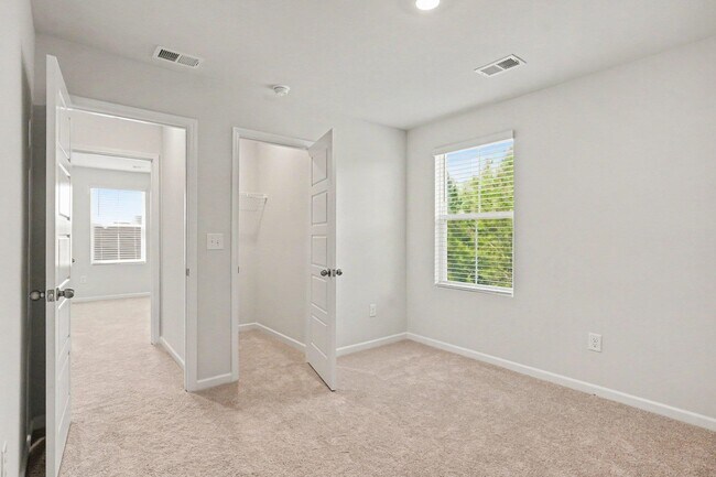 Building Photo - 1120 Tibetan St