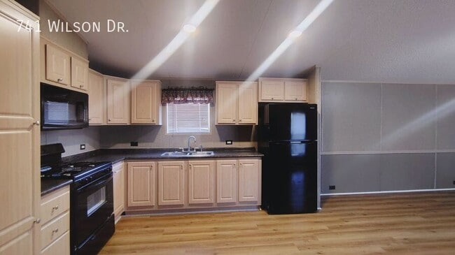 Building Photo - 741 Wilson Dr