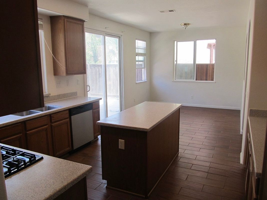 Building Photo - 233 American Farms Ave