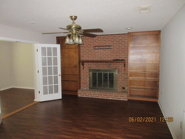 Building Photo - 107 Dewitt Cir