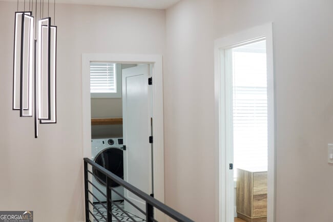 Building Photo - 68 Boulevard SE