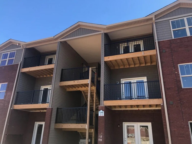 Finish Line Apartments 5420 Eight Bells Ln Louisville KY 40258