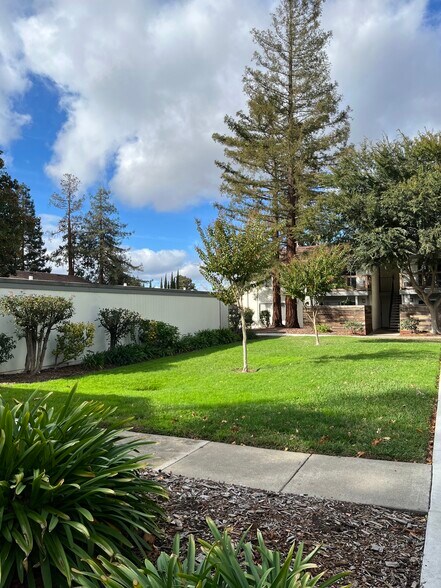 Building Photo - 4081 Clayton Rd