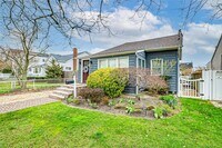 Building Photo - 71 S Bay Dr