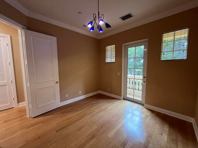 Building Photo - 270 NE 69th Cir