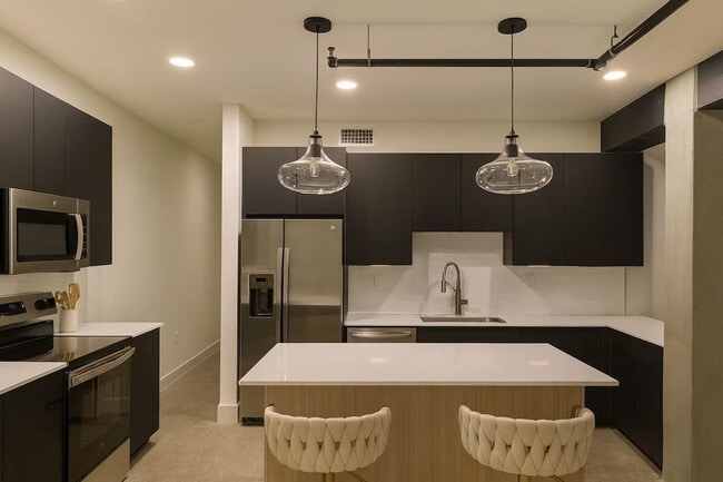 Building Photo - 23 W 4th St