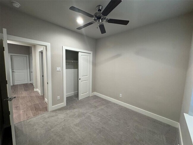 Building Photo - 1106 Olivier Ln