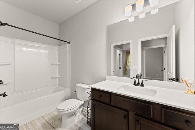 Building Photo - 4656 Silver Oak Dr