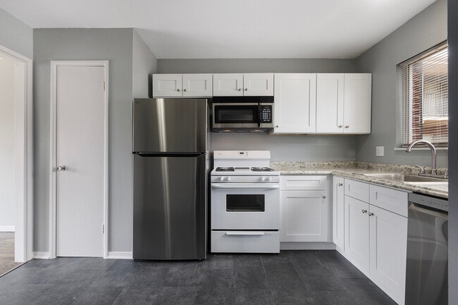 Building Photo - 421 W 87 Pl