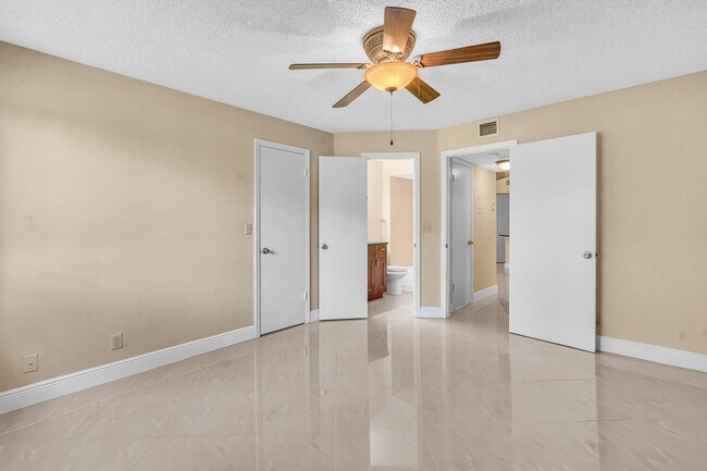 Building Photo - 3340 Pinewalk Dr N