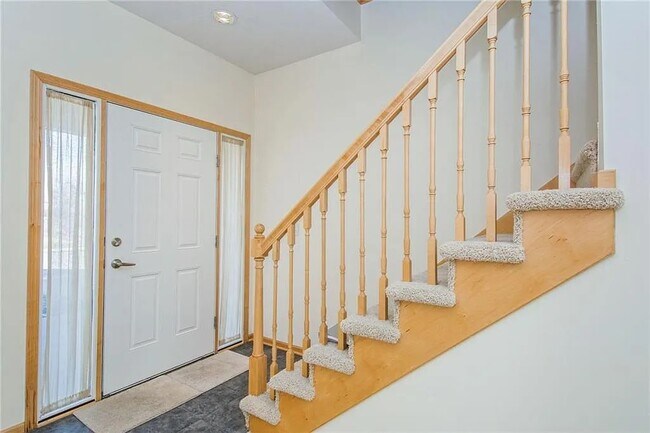 Building Photo - 2101 Meadow Ct