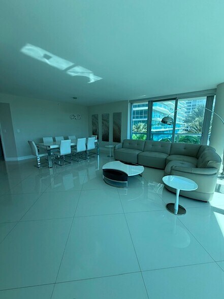 Building Photo - 9401 Collins Ave