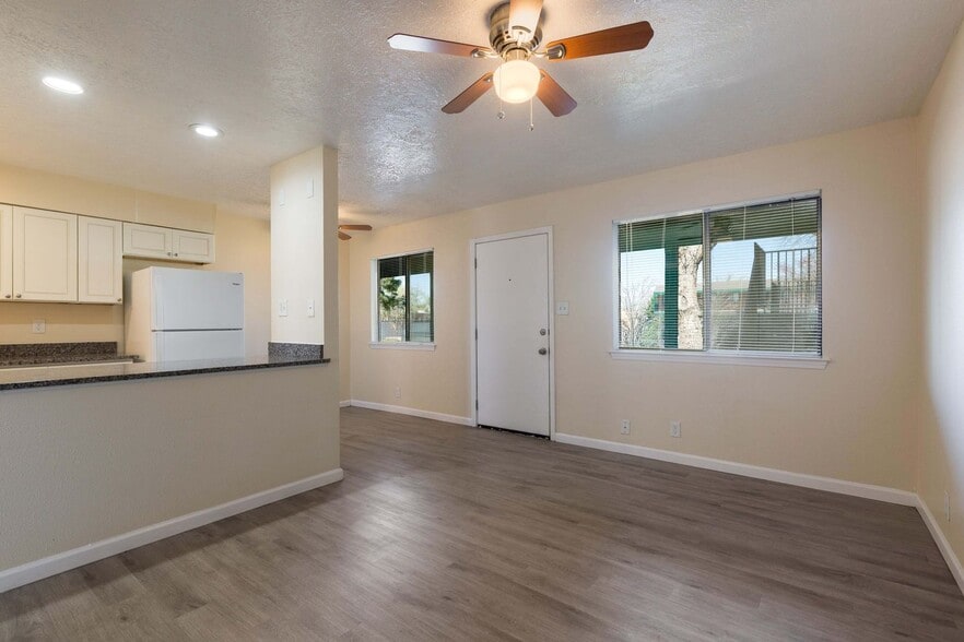 Interior Photo - CRESTWOOD APARTMENTS