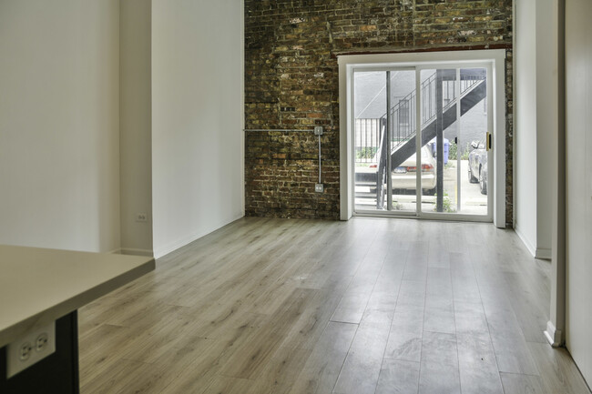 Building Photo - 2022 S Throop St