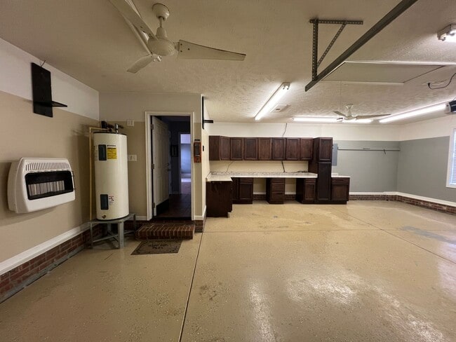 Building Photo - 4 Bed 2 Bath Raeford Home with Fenced Backyard