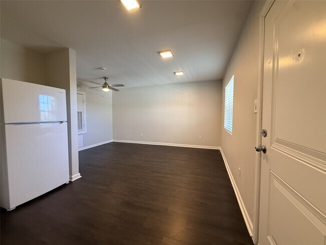 Building Photo - 1824 Thonig Rd