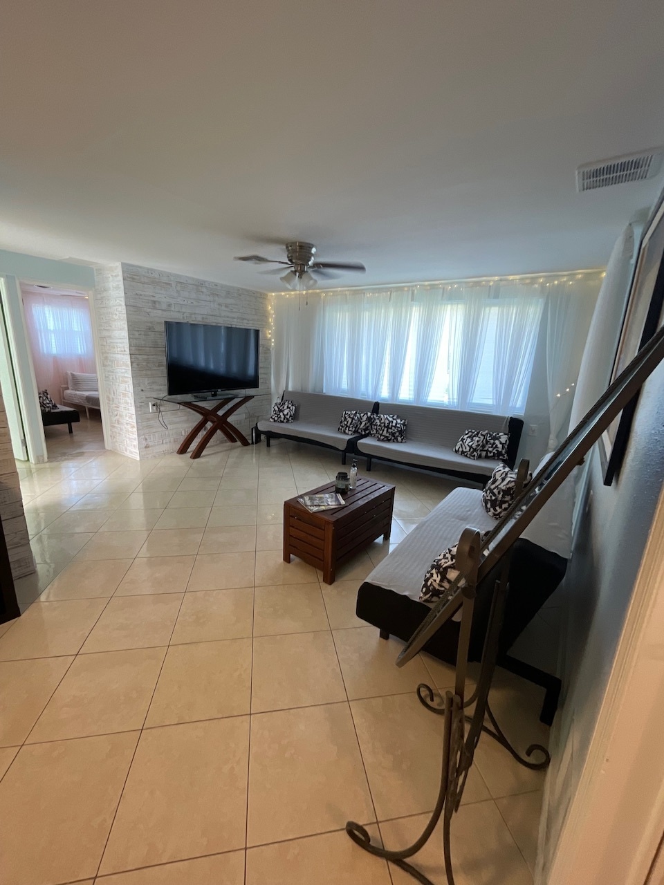 Building Photo - 2440 Manasota Beach Rd