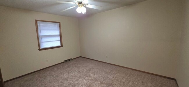 Building Photo - 2 Bedroom 2 Bathroom Duplex near Missouri State University! $825!