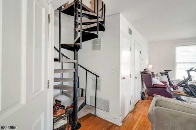 Building Photo - 94 Park St