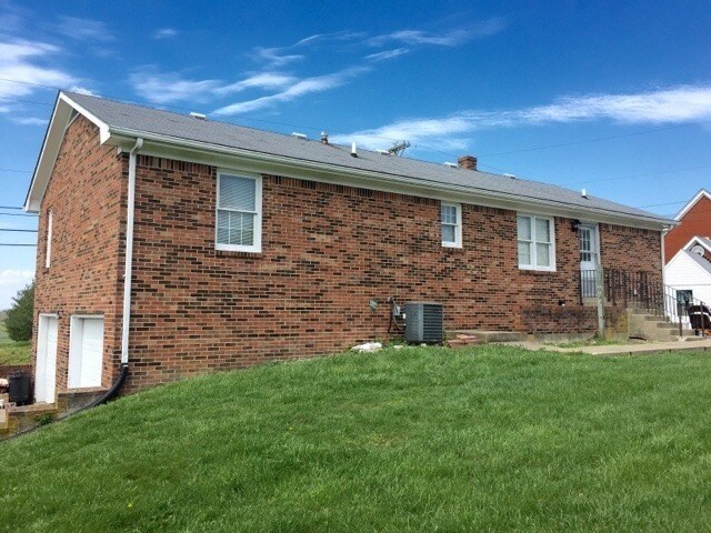 Building Photo - 111 Pleasureville Rd