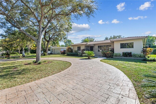 Building Photo - 1044 NE 97th St