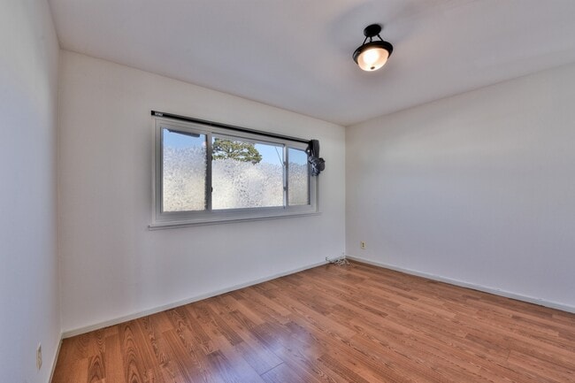 Building Photo - Light filled home+ Pet Friendly + Deck+ Lo...
