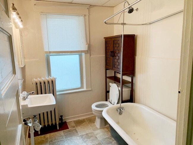 Building Photo - 127 Langhorne Ave