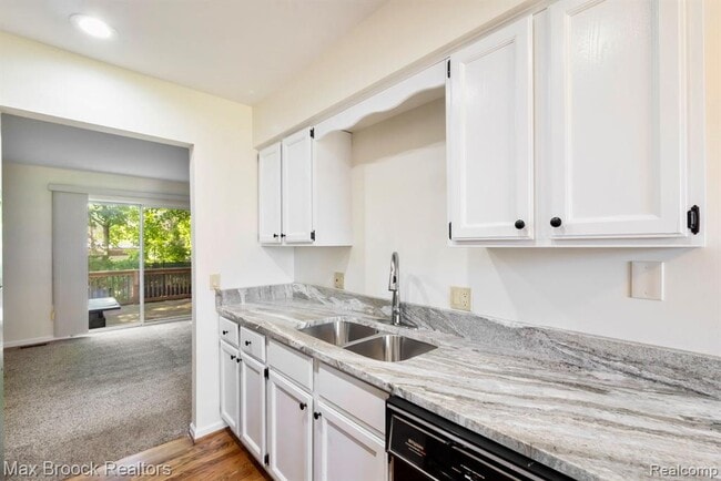 Building Photo - 1823 Torquay Ave