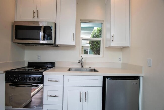 Building Photo - 4632 Finsen Ave