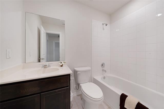 Building Photo - 914 Decker Dr