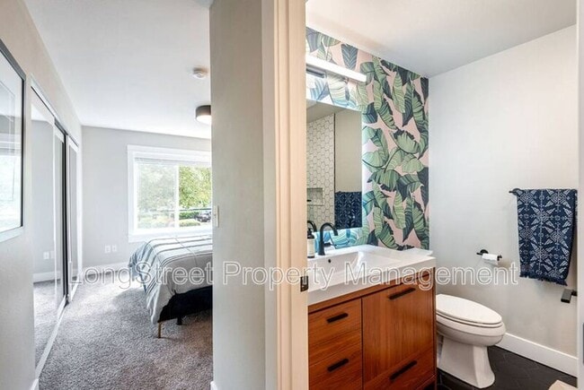 Building Photo - 4980 S Landing Dr