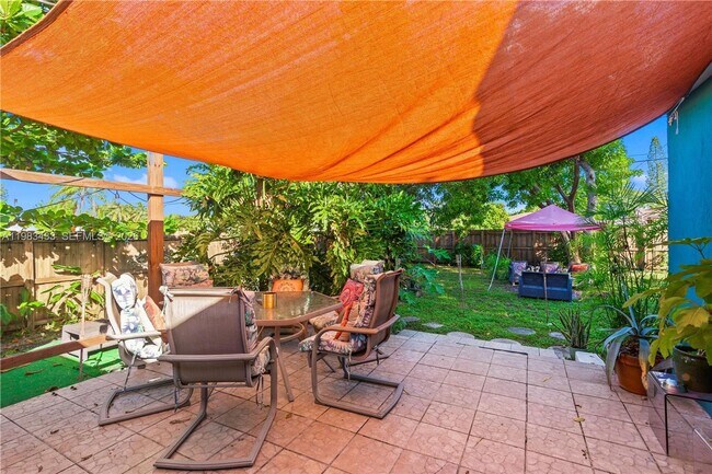 Building Photo - 2447 Wilson St