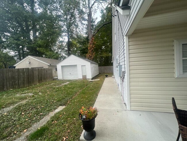 Building Photo - 1219 Forest Dr