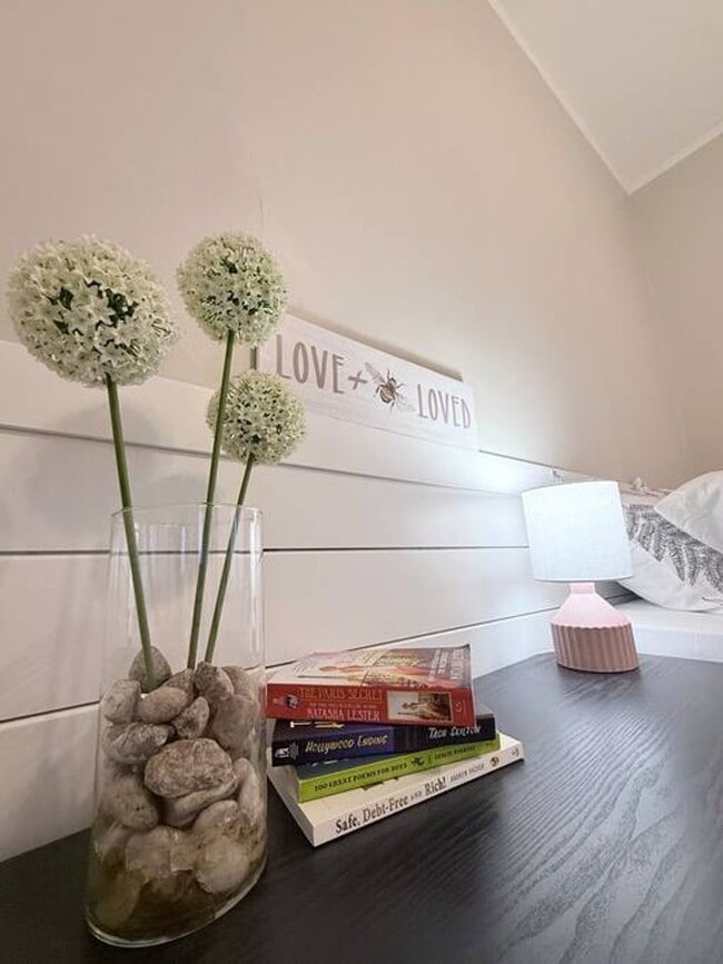 Building Photo - Fully Furnished Home close to UNL Campuses