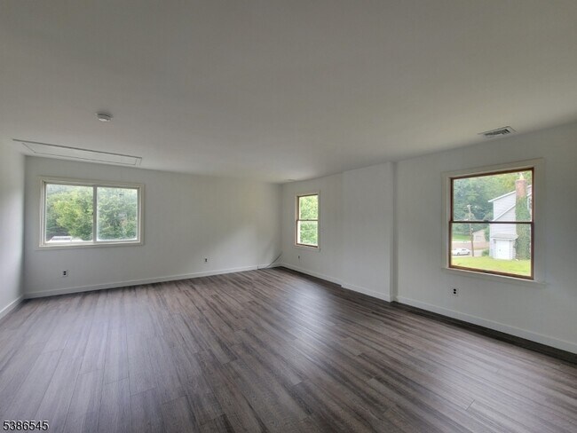 Building Photo - 59 Mendham Ave