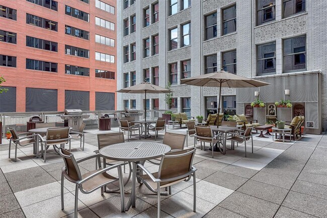 Building Photo - 300-314 N Broadway