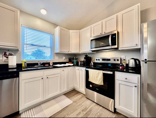 Building Photo - NEW Farmhouse Retreat Rustic decor and Cozy vibes!