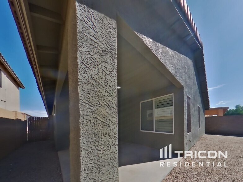 Building Photo - 44305 W McClelland Dr