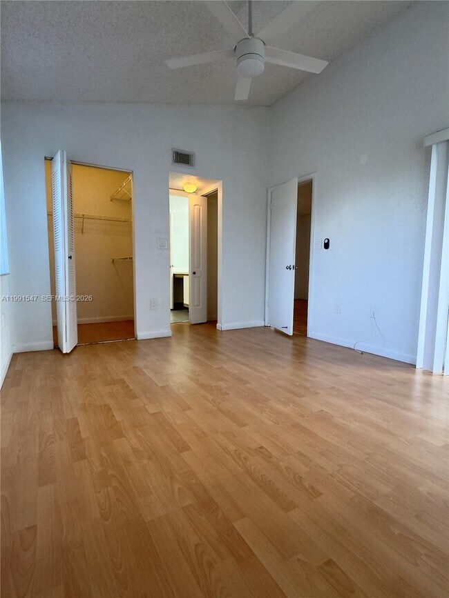 Building Photo - 2861 N Oakland Forest Dr