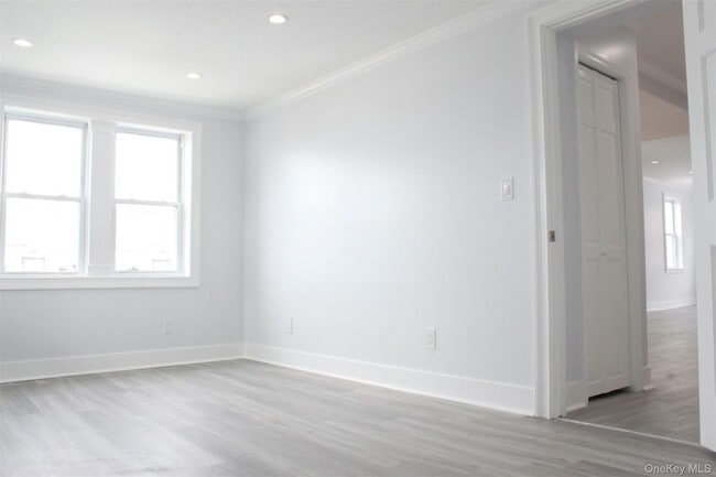 Building Photo - 451 Warburton Ave