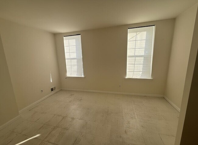 Building Photo - 1809 W Thompson St